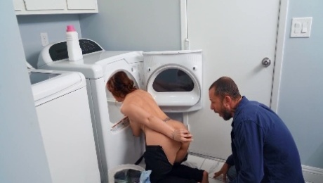 Thick mature fucks like a pro doing the laundry